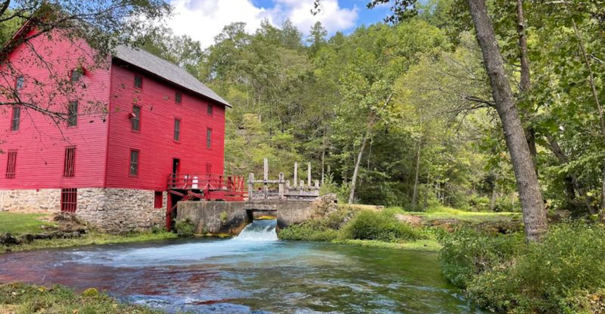 Hollywood Could Film a Movie Tomorrow in These 10 Picture-Perfect Missouri Towns