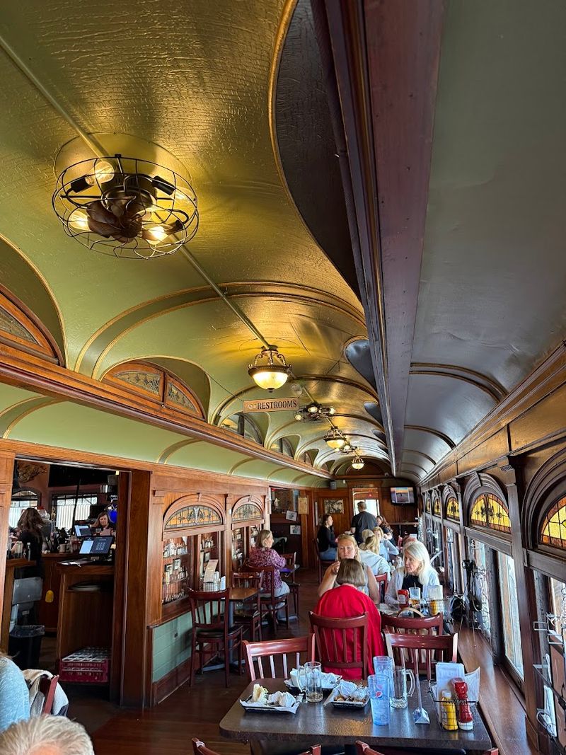 Inside the Railcar, the Dining Room Turns Cinematic Inside the Railcar, the Dining Room Turns Cinematic