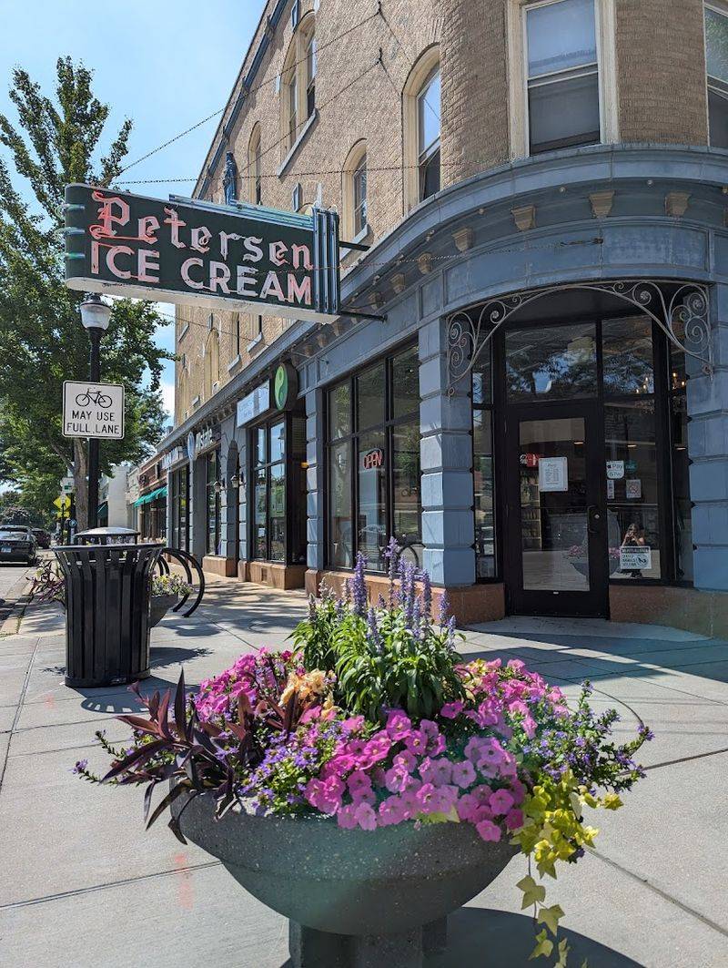 The Chicago Avenue Storefront That Stops You Mid-Walk