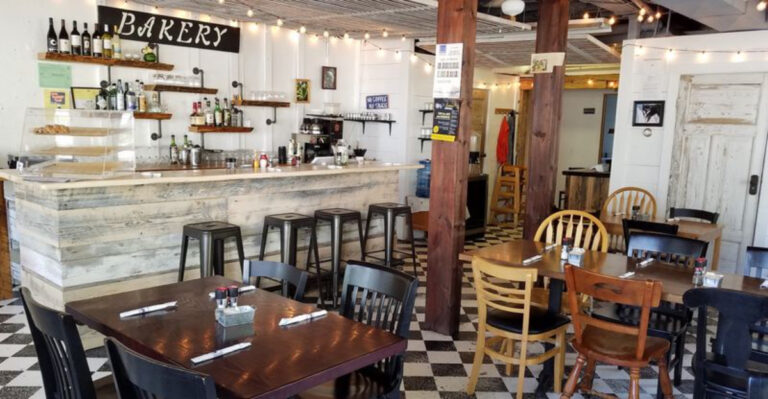 Michigan Locals Wake Up Early For These 12 Breakfast Spots Before The Crowds Hit
