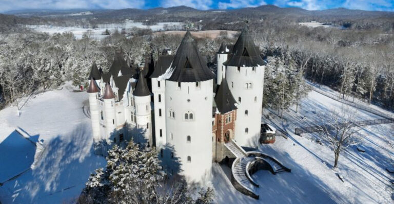 Most People Have No Idea This Gorgeous Welsh Castle Exists In Tennessee