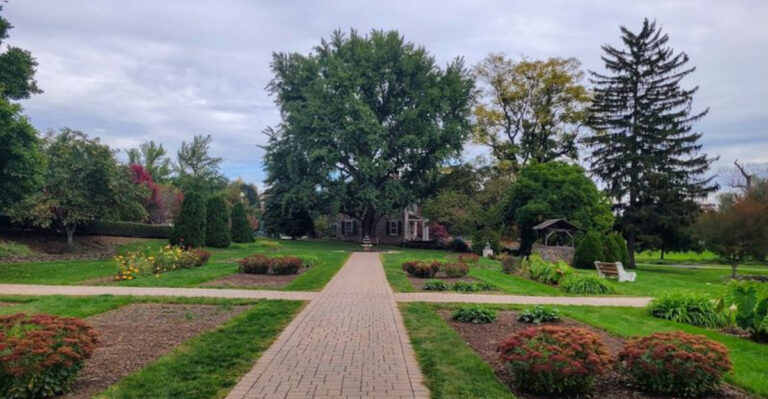 One Of Pennsylvania’s Most Gorgeous Rose Gardens Is Hiding In Plain Sight