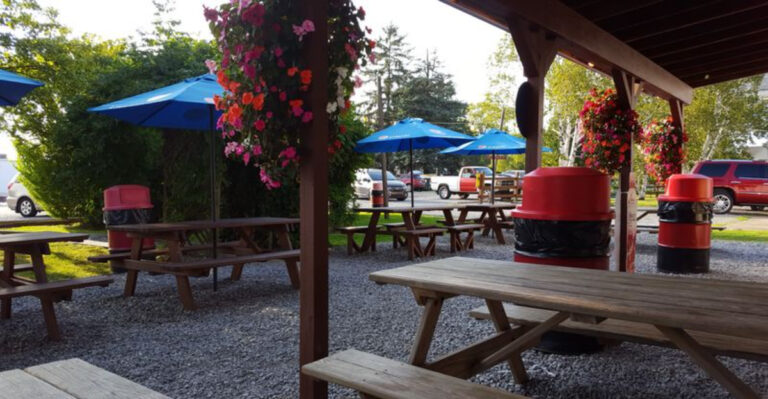 One of the Best Hot Dogs in Pennsylvania Comes From a Tiny Stand on the Way to Conneaut Lake