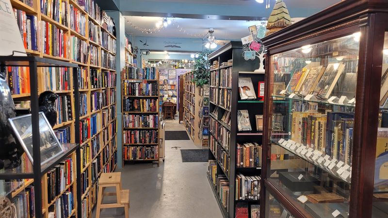 The Looking Glass (Oak Park)
