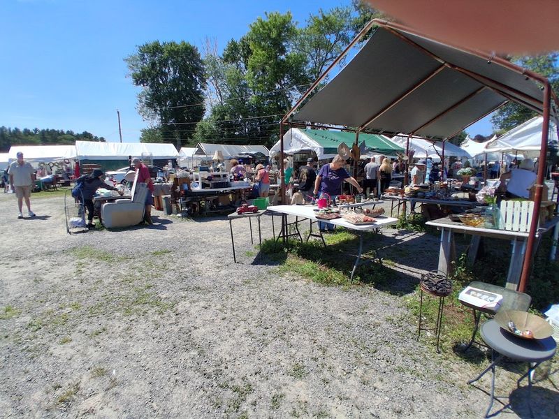 Londonderry Flea Market (Londonderry) Londonderry Flea Market (Londonderry)