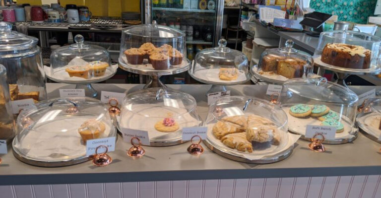 People Line Up Early For The Beautiful Brownies At This Tennessee Bakery