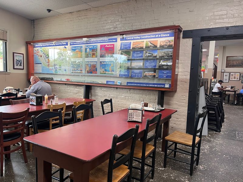 Why This Los Angeles Sandwich Shop Still Pulls Drivers Off the Freeway