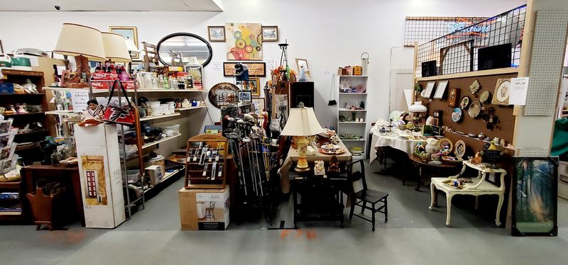 PBNJ’s Indoor Flea Market (Colorado Springs) PBNJ’s Indoor Flea Market (Colorado Springs)