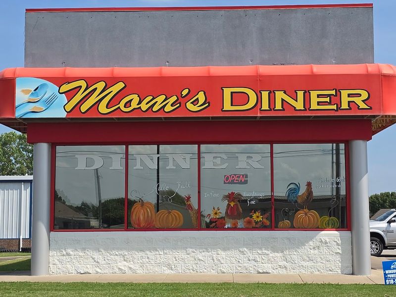 Mom’s Diner (Collinsville) Mom’s Diner (Collinsville)