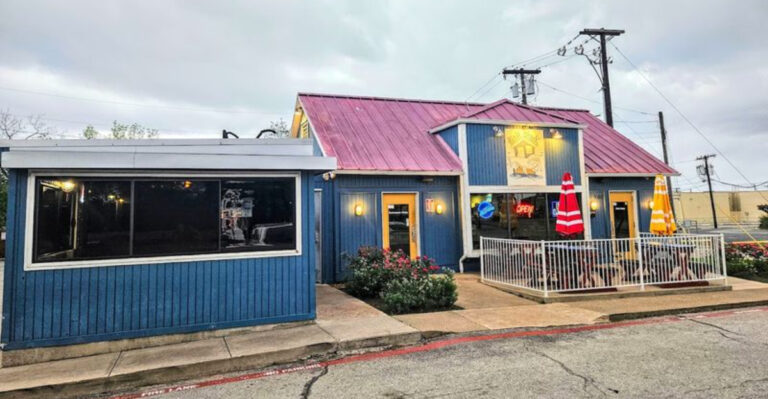 Some of Texas’ Best Fried Catfish Is Served at This Unassuming Spot