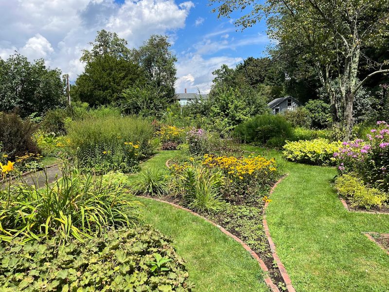 Grandmothers’ Garden (Westfield) Grandmothers’ Garden (Westfield)