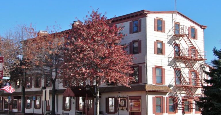 The 14 Historic Pennsylvania Restaurants Tourists Rarely Discover
