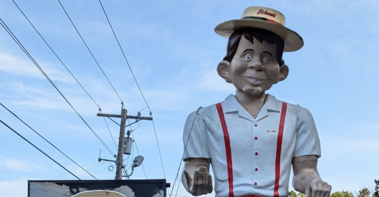 The 28-Foot Giant Statue on Route 73 That New Jersey Drivers Never Forgot