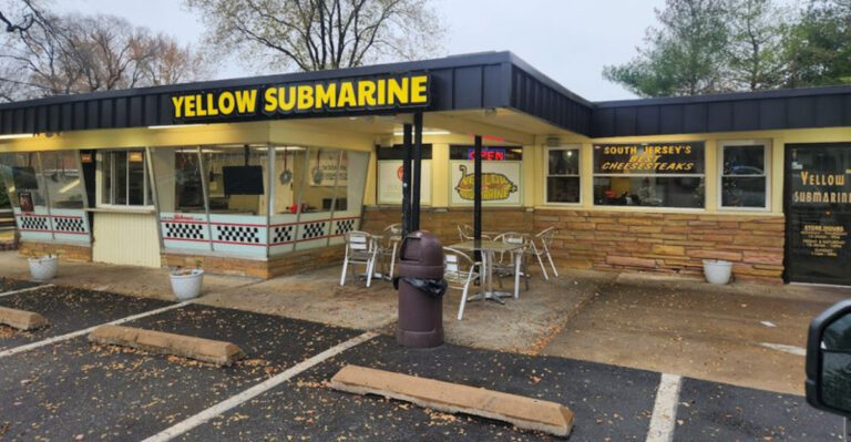 The Beatles-Themed New Jersey Restaurant That Feels Like A Time Machine To The ’60s