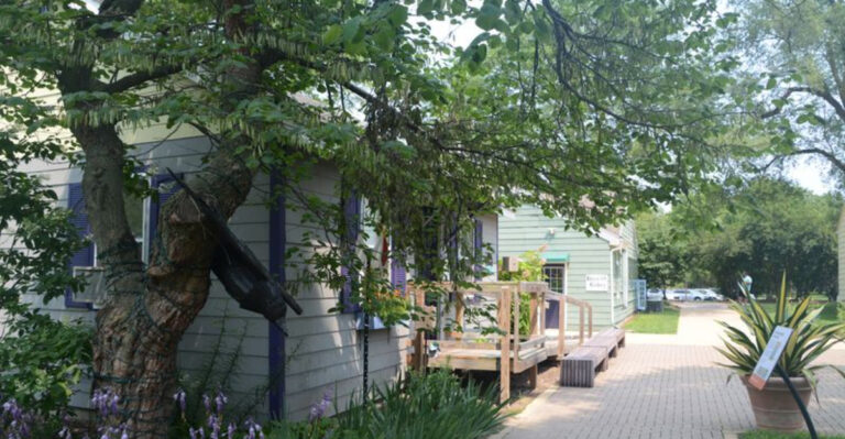 The Charming Ohio Art Village That Amazes Everyone Who Visits
