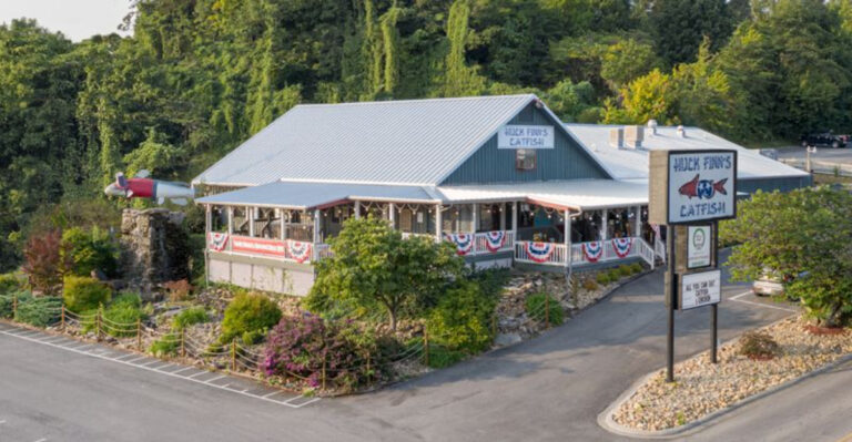 The Crispy Fried Fish At These Tennessee Restaurants Is Worth The Wait
