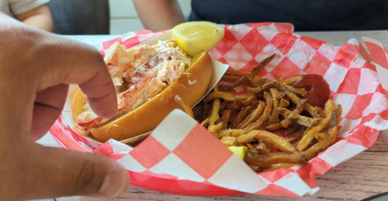 The Famous New Jersey Lobster Roll That Tastes Like Summer on a Bun