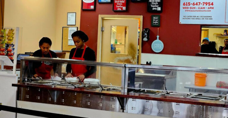 The Fried Chicken At These Tennessee Restaurants Has Kept Locals Coming Back For Generations