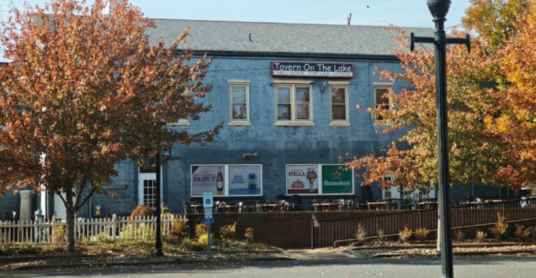 The New Jersey Tavern Where Waterfront Views Make Lunch Feel Like a Mini Vacation
