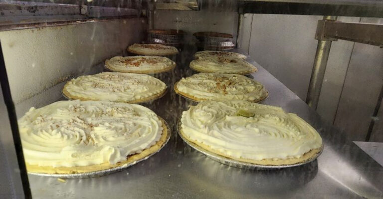There’s A Texas Restaurant With A Pie Happy Hour, And It’s As Amazing As It Sounds