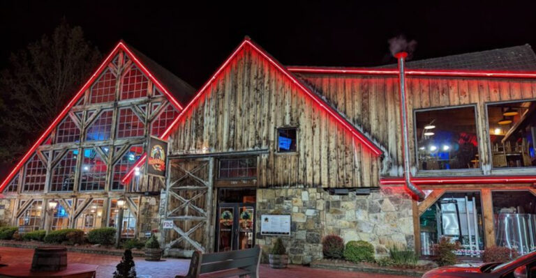 These 11 Smoky Mountains, Tennessee Burger Joints Are Worth Every Mile Of The Drive