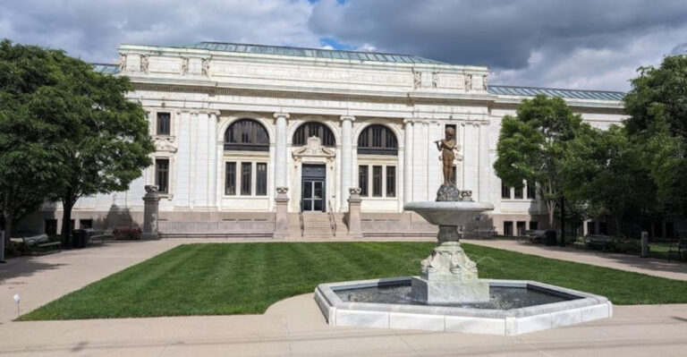These 13 Ohio Library And Bookstore Day Trips Feel Like Stepping Into Another Story