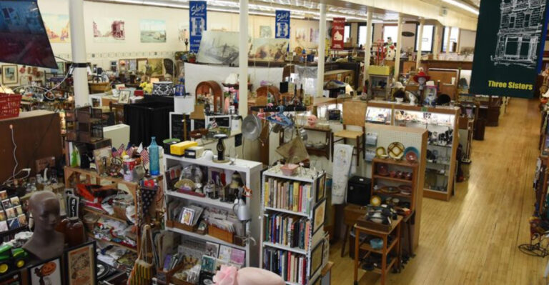These 7 Massive Illinois Antique Stores Are Packed With Bargains and Hidden Treasures