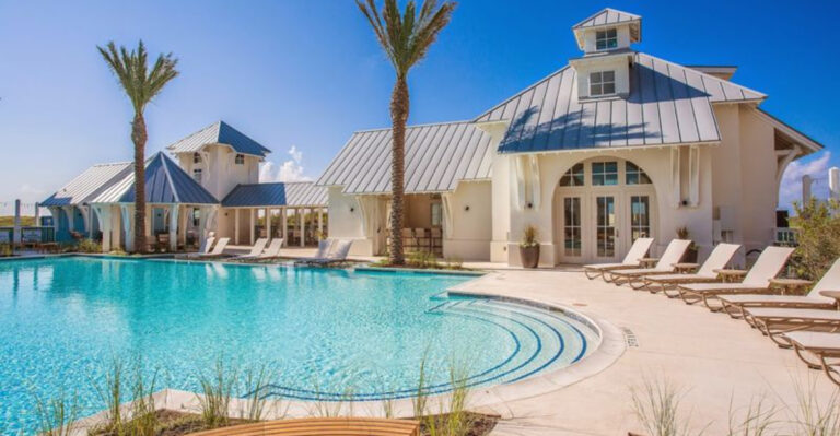 These 7 Texas Hotels Have Swim-Up Bars, Resort Vibes, and Everything You Need for a Summer Getaway