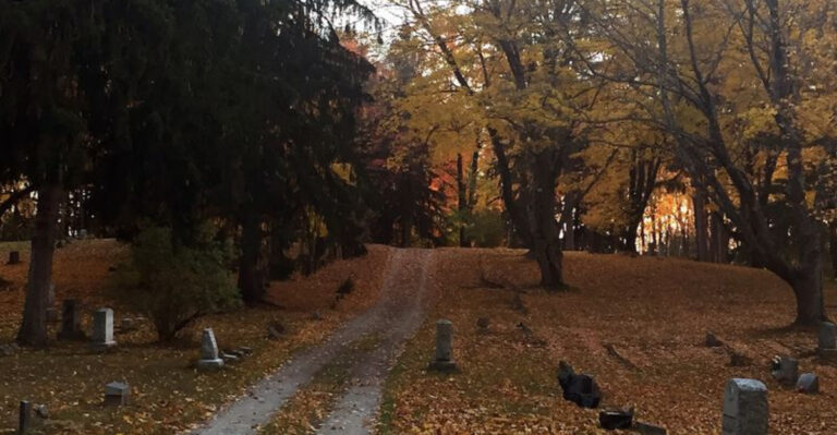 These 8 Michigan Spots Might Give You Goosebumps After Dark