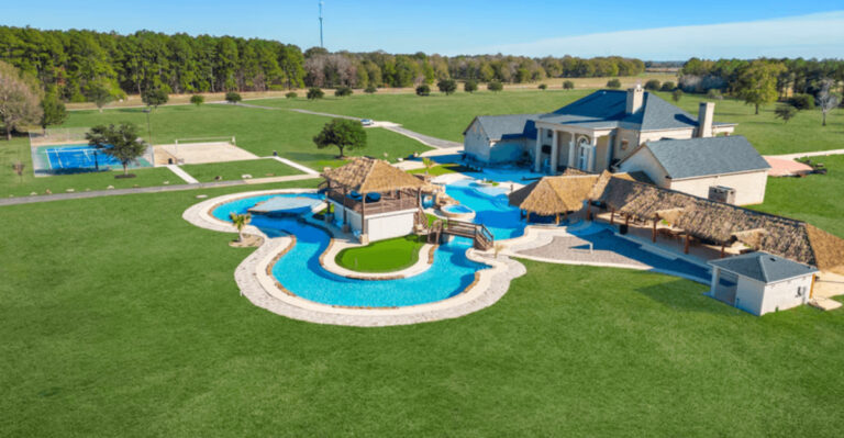 These Texas Airbnbs Have Lazy Rivers, Swim-Up Bars, And Pools That Look Unreal