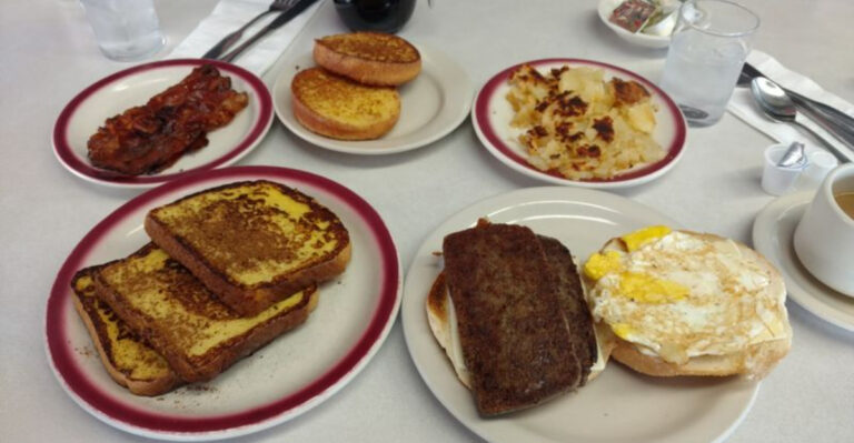 This 77-Year-Old New Jersey Diner Is Still Serving the Comfort Food Locals Love