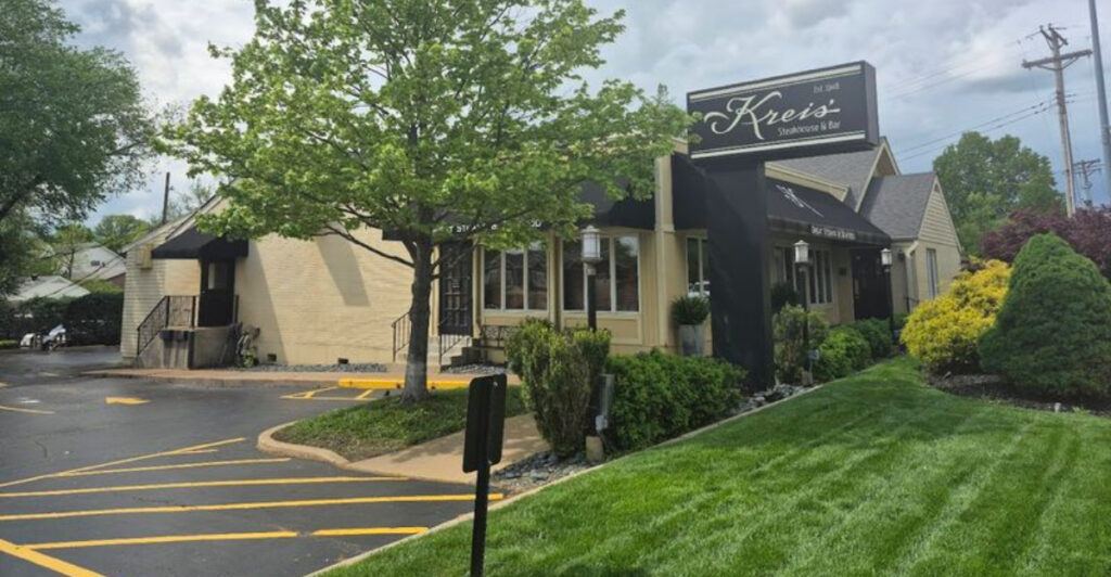 This Beloved Missouri Steakhouse Is Famous for Prime Rib That Practically Melts in Your Mouth