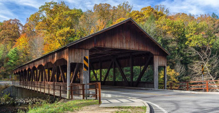 This Charming Covered Bridge Is A Year-Round Beauty In The Heart Of Ohio