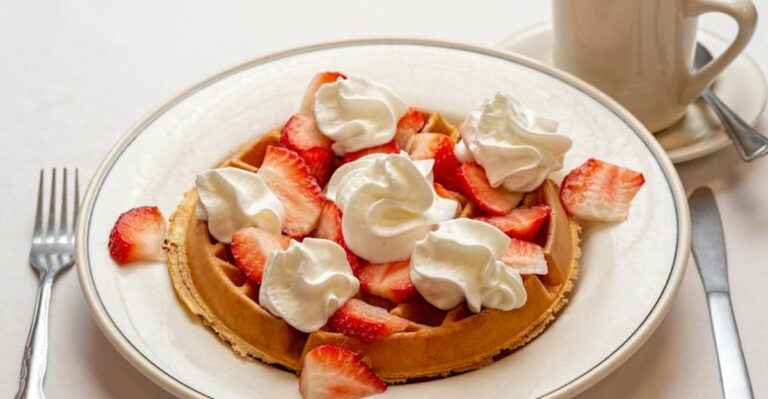 This Classic New Jersey Diner Keeps Winning With Pancakes, Coffee, and Zero Pretension