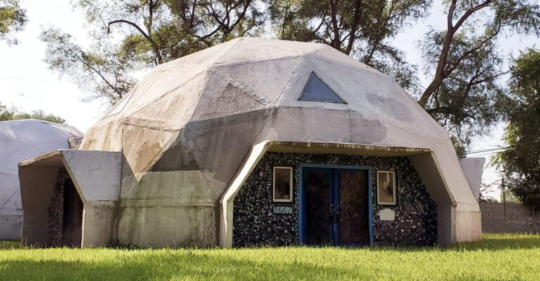 This Detroit Landmark Looks Like a Space Igloo Dropped Into the City