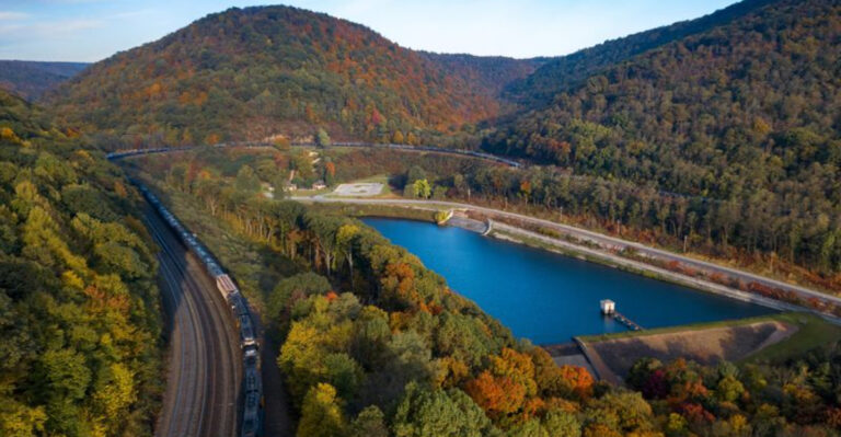 This Famous Curve In Pennsylvania Has Turned A Simple Train Pass-By Into A Must-See Attraction