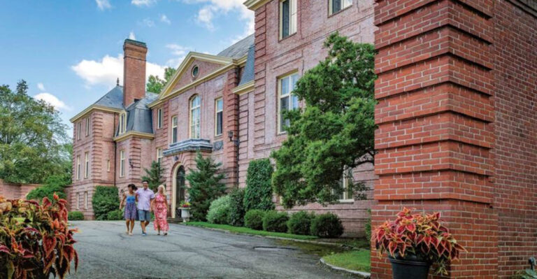 This Gorgeous Ohio Garden Is A Summer Road Trip Destination Worth The Drive