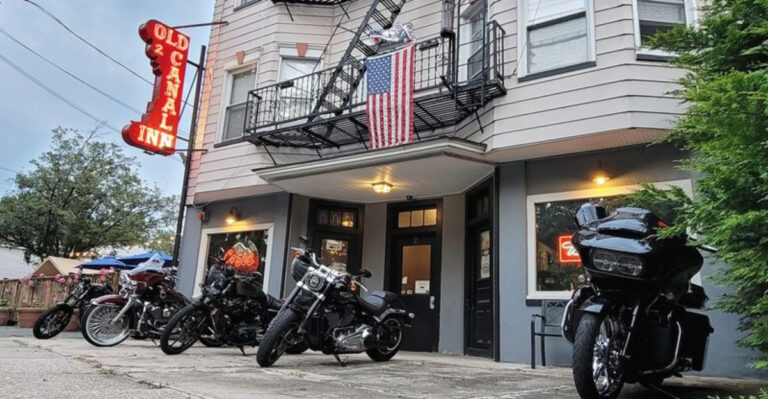 This Haunted New Jersey Tavern Has A Death Seat And A Burger Named After It