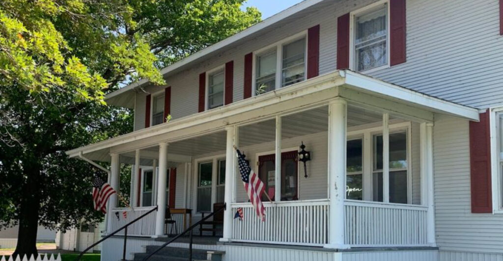 This Michigan Inn Serves Great Food With A Side Of Spooky Local Legends