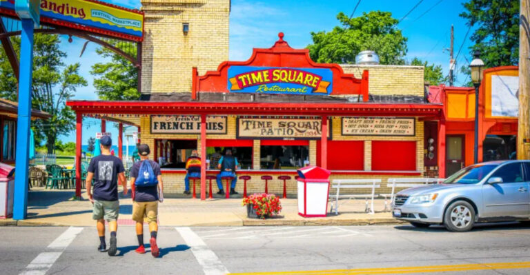 This Ohio Lakeside Town Brings Back The Summer Getaways Everyone Remembers