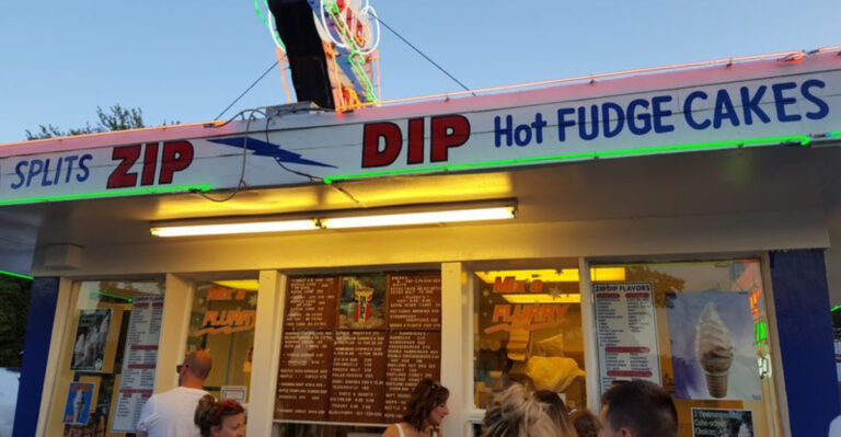 This Ohio Soft-Serve Window Is A Classic Summer Tradition
