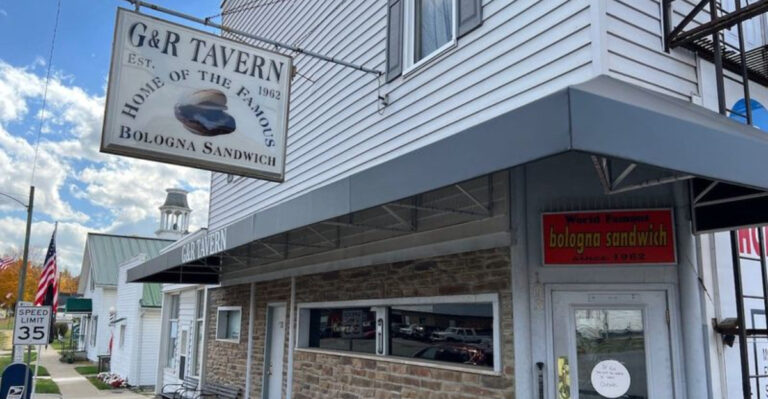 This Ohio Tavern Turned A Fried Bologna Sandwich Into A Local Icon