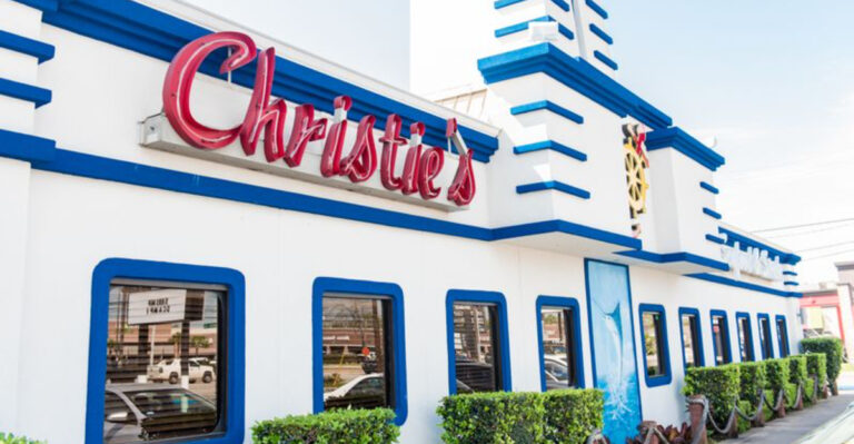 This Old-School Houston Seafood Spot Serves Gulf Coast Comfort Worth Coming Back For
