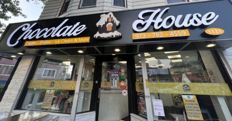 This Paterson Dessert House Serves Molten Lava Cakes Until 2 AM