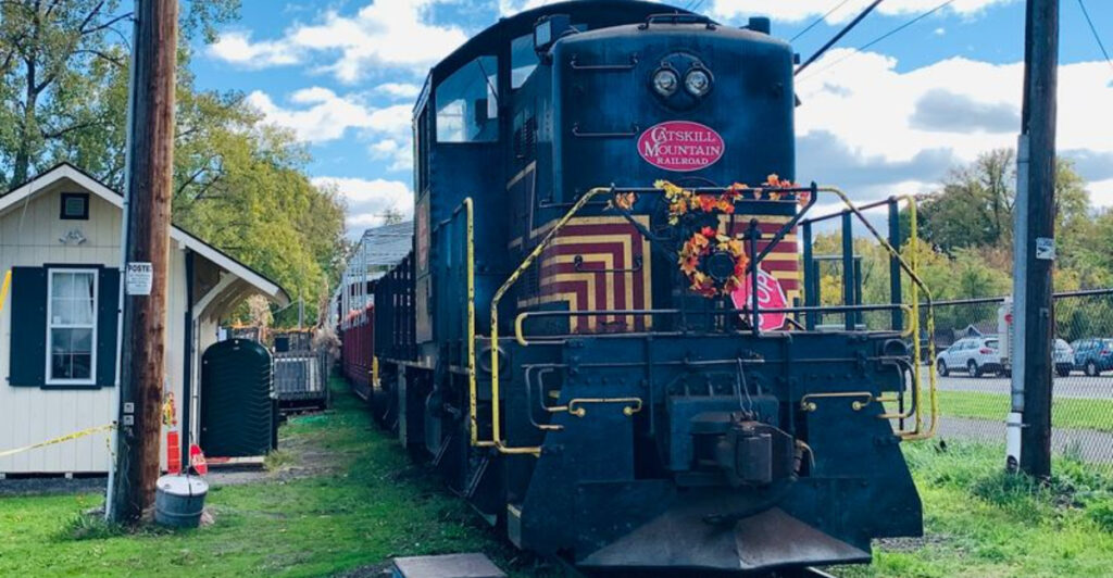 This Scenic New York Train Ride Feels Like a Postcard Come to Life