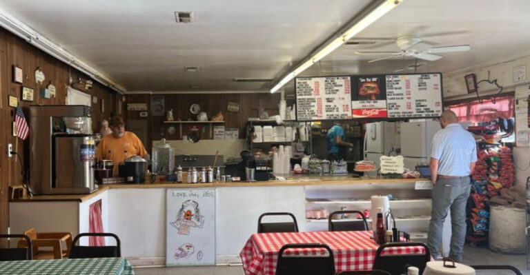 This Small Tennessee BBQ Spot Is Proof That Size Has Nothing To Do With Great Food