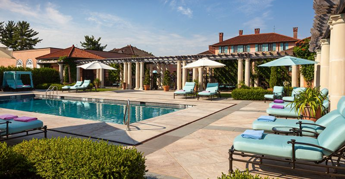 This Stunning New York Villa Feels Like a Scenic Escape With Every Meal