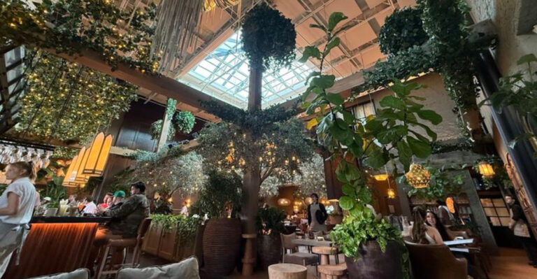 This Stunning Tennessee Restaurant Makes A Lasting Impression Before The Food Even Arrives