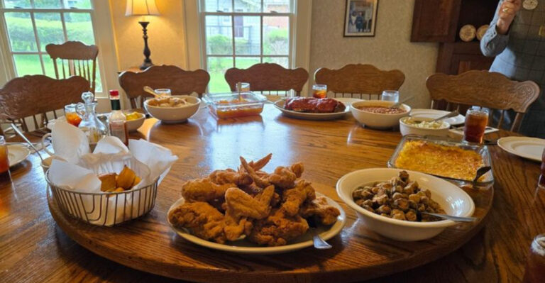 This Tennessee Institution Has Perfected Fried Catfish The Old-Fashioned Way