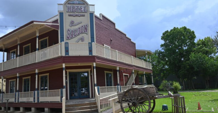 This Texas Restaurant Makes People Wish Every Small Town Had One